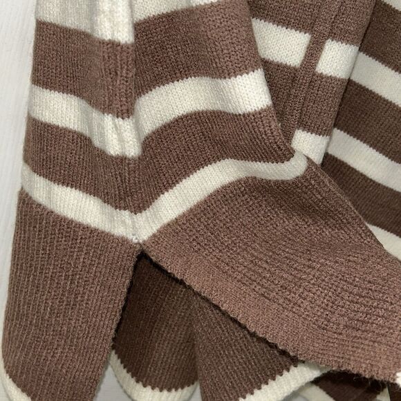 Line & Dot Stripe Pullover Tan & Cream Turtleneck Sweater(Size Medium) - Picture 8 of 9